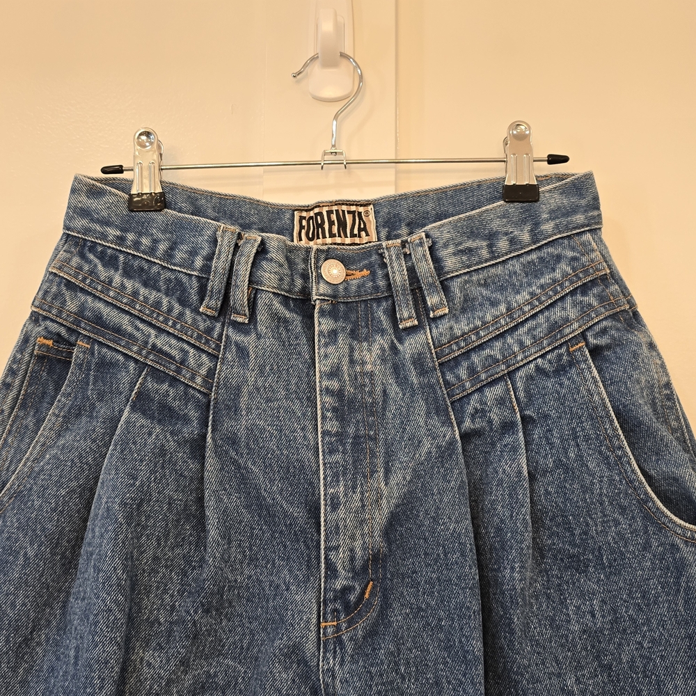 High Waisted Pleated Jeans